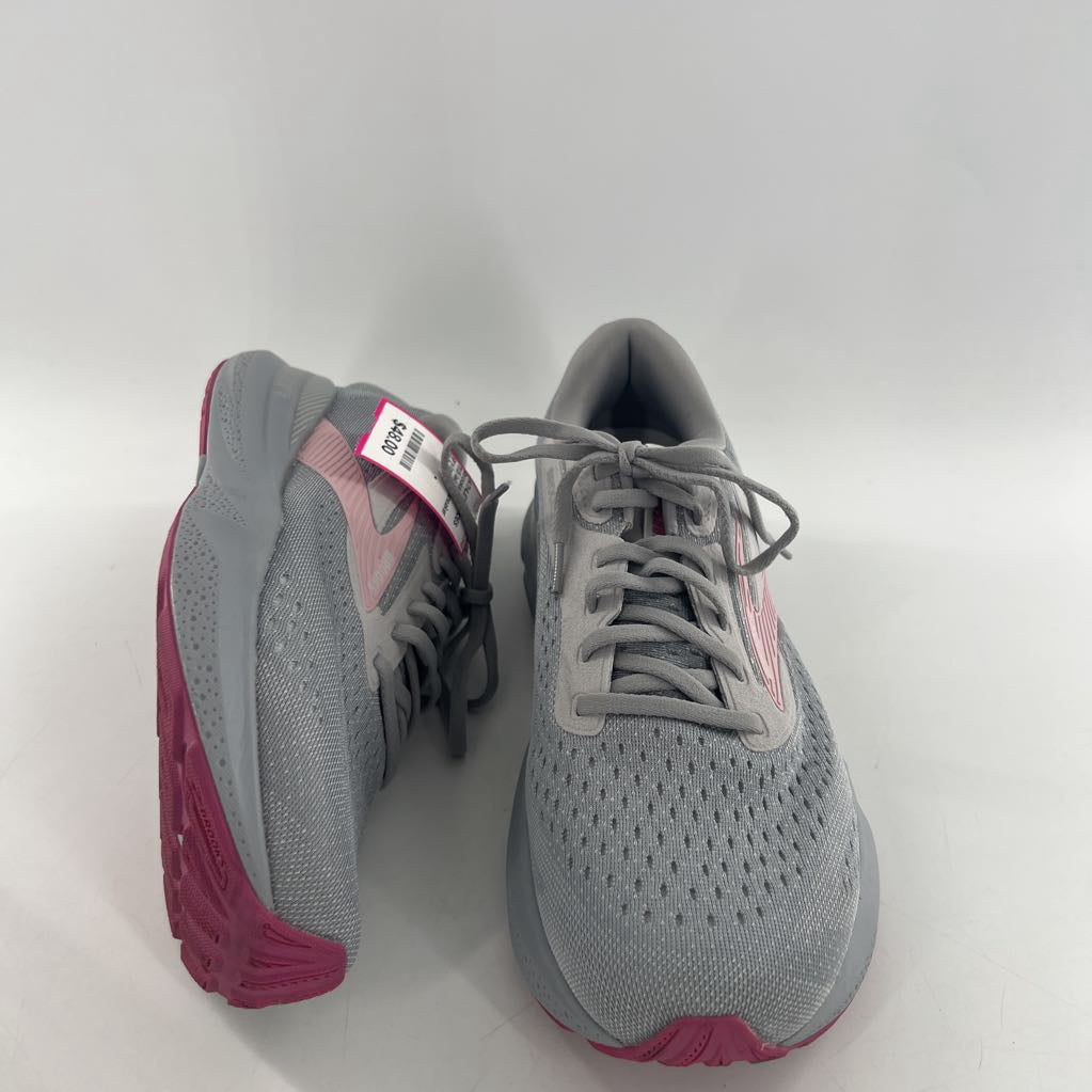 11.5 lace-up sneaker