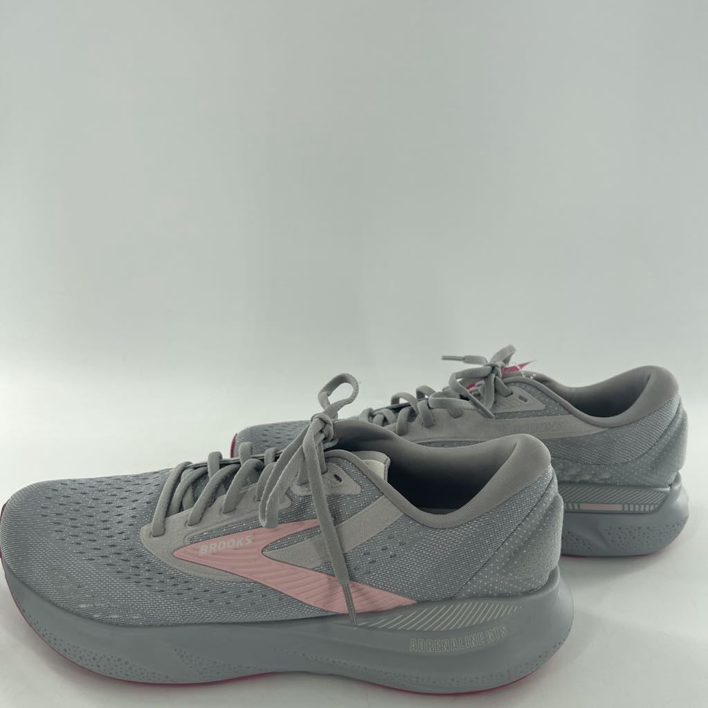11.5 lace-up sneaker