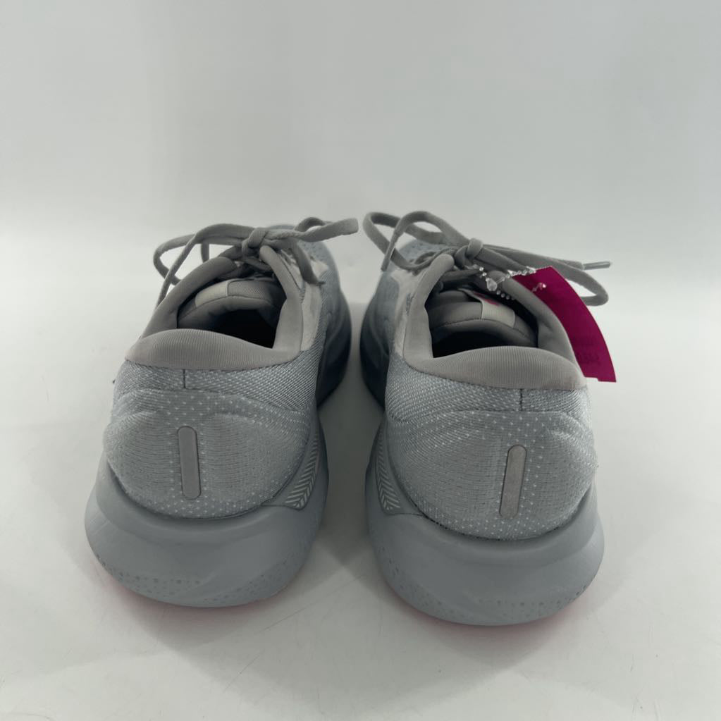 11.5 lace-up sneaker
