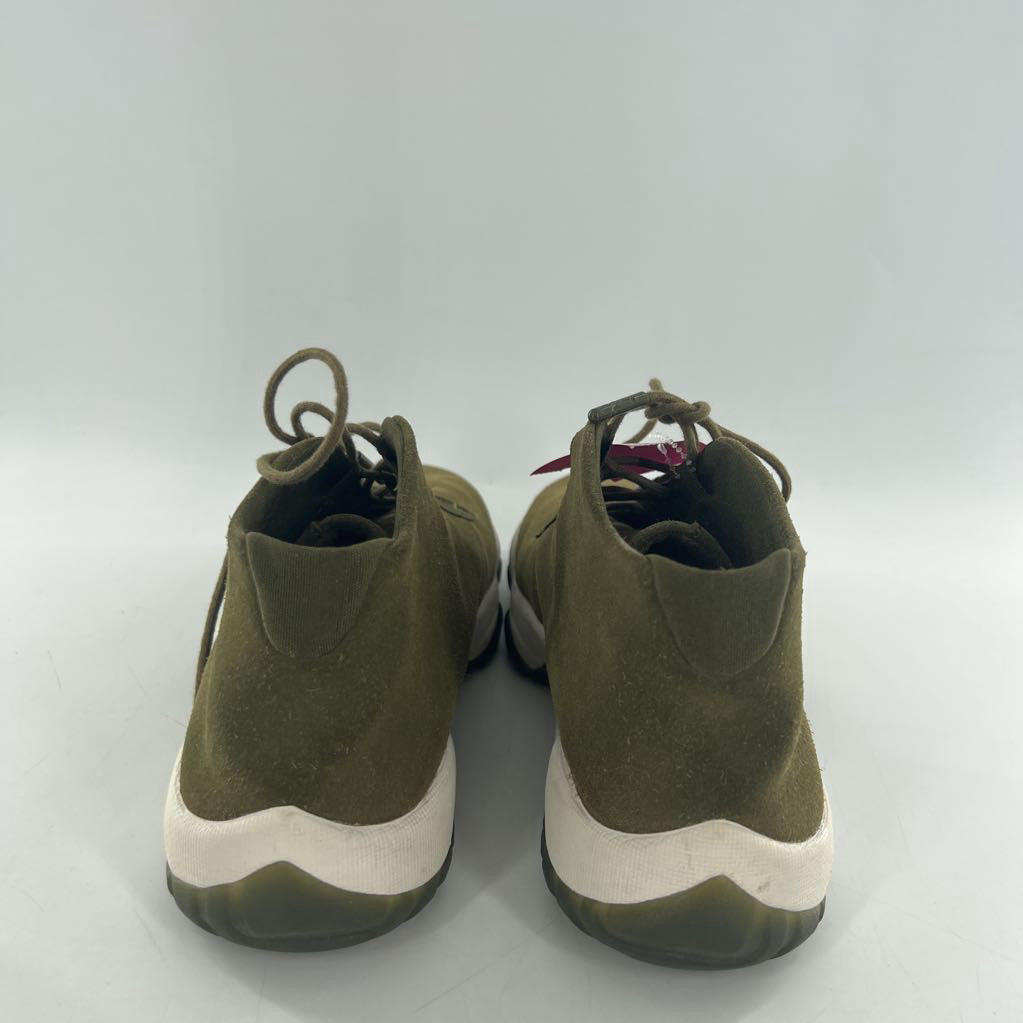 9.5 lace-up suede sneaker
