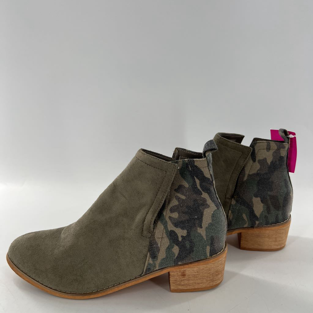 11 camo print slip-on bootie
