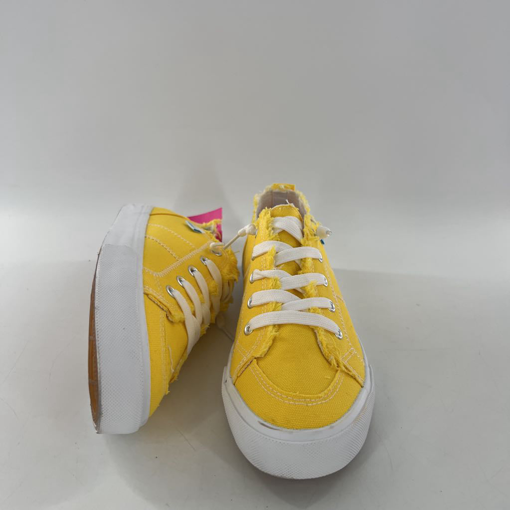 9 slip-on sneaker