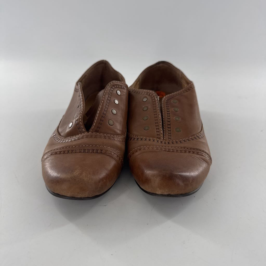 8.5 slip on leather loafer