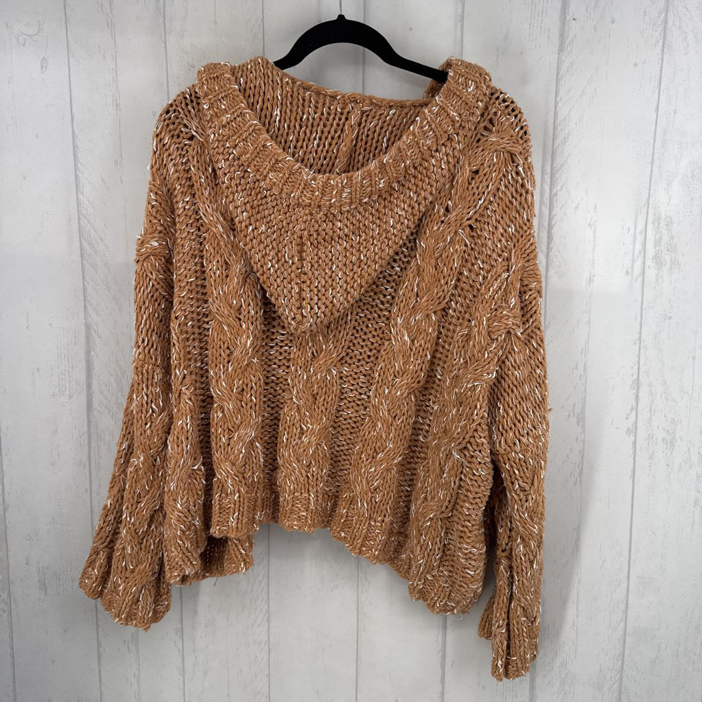 L cable knit hooded sweater