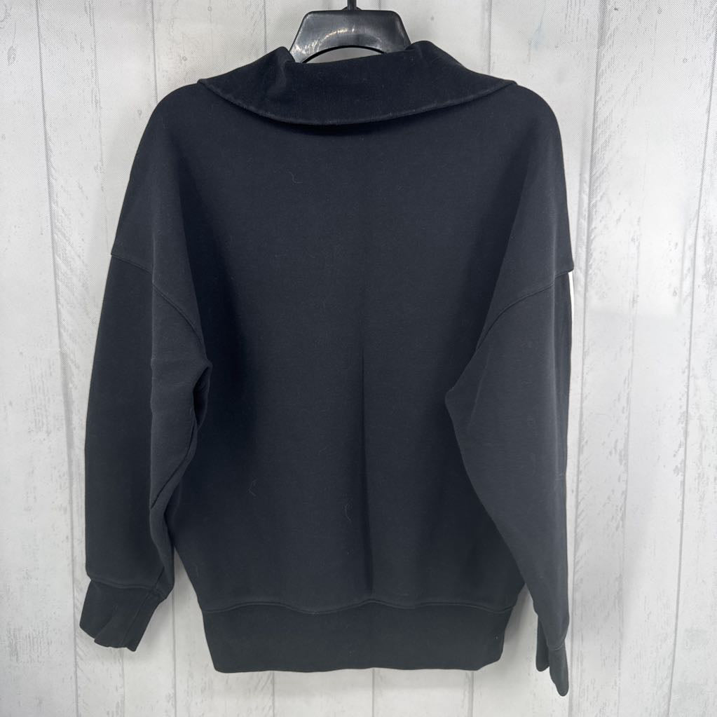M quarter zip sweatshirt