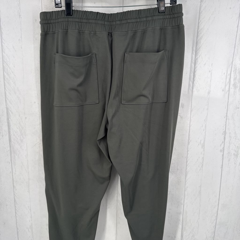 L pull-on joggers