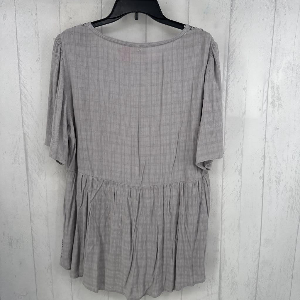 L embroidered s/s peplum top