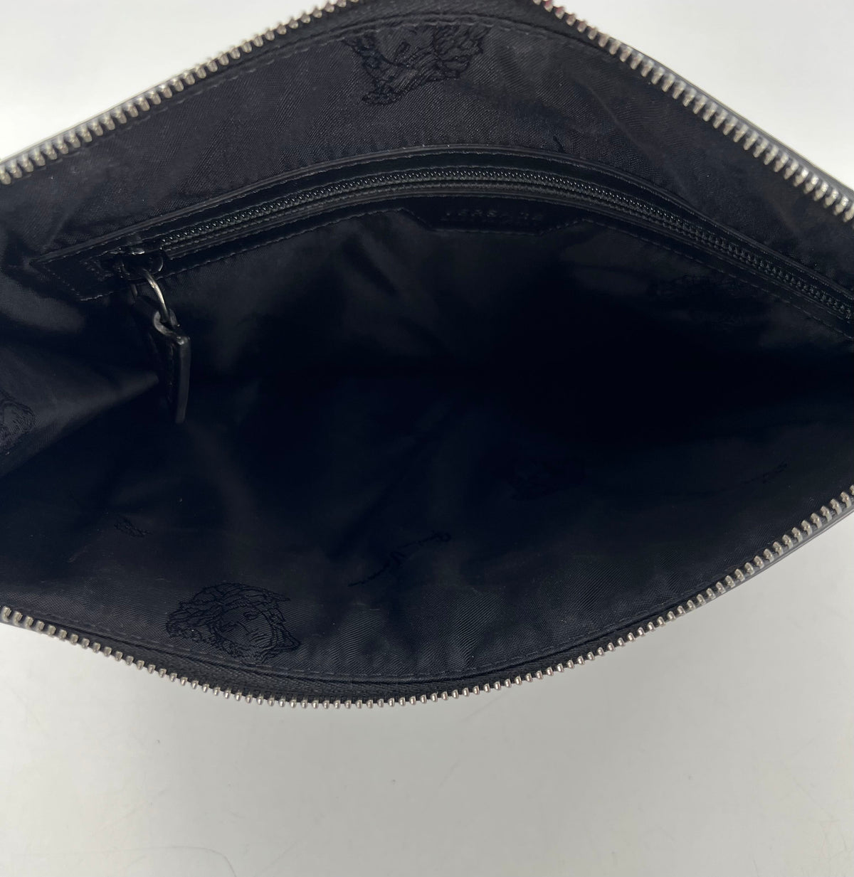 V Pouch clutch