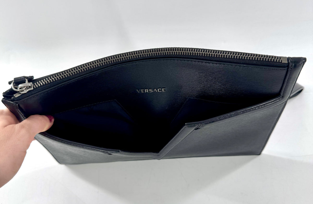 V Pouch clutch