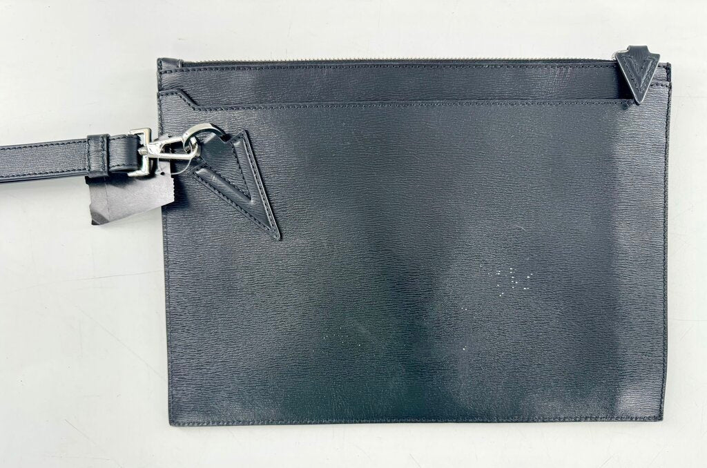 V Pouch clutch