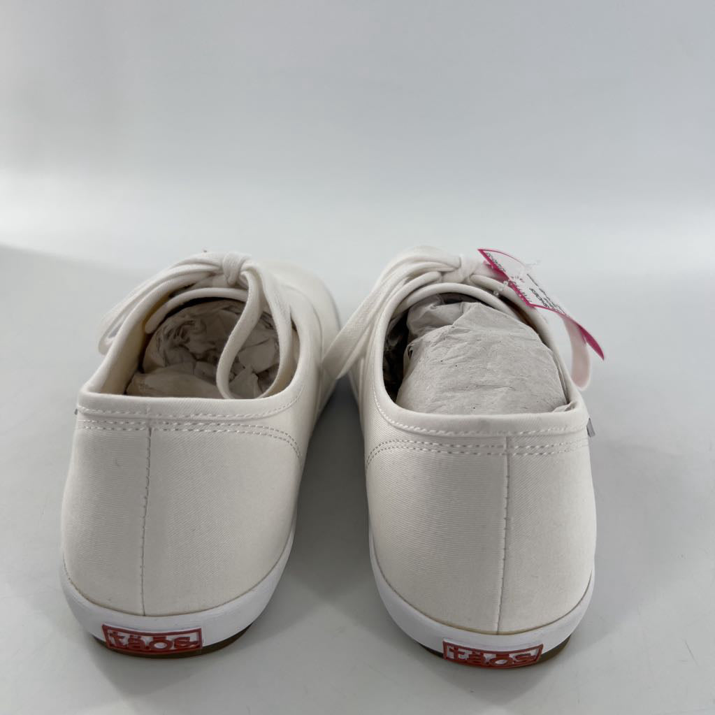 7 lace-up sneaker