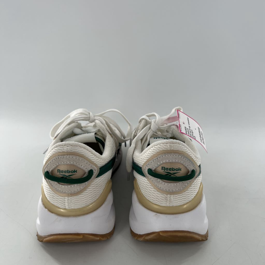 8.5 lace-up sneaker