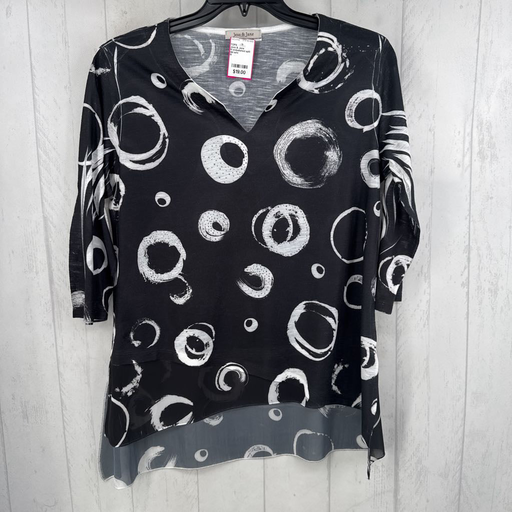 M embelished split neck 3/4 slv top