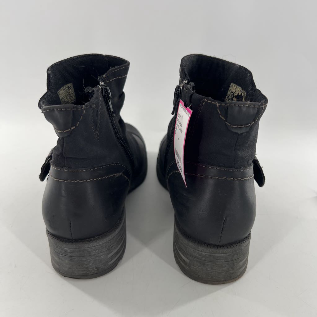 10 moto buckle ankle boots