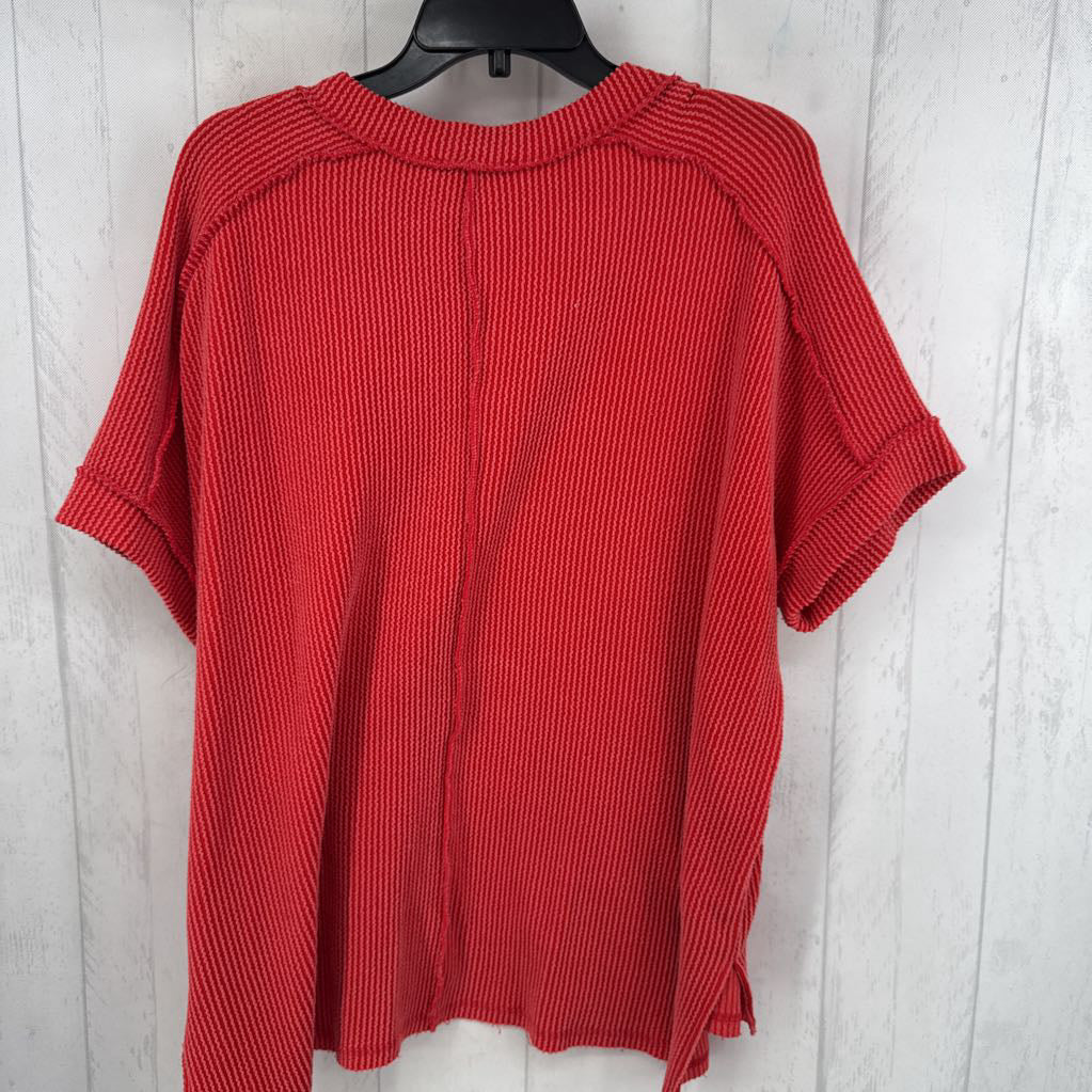 L/XL textured v-neck s/s top