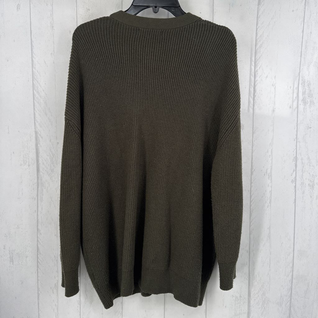M button front cardi