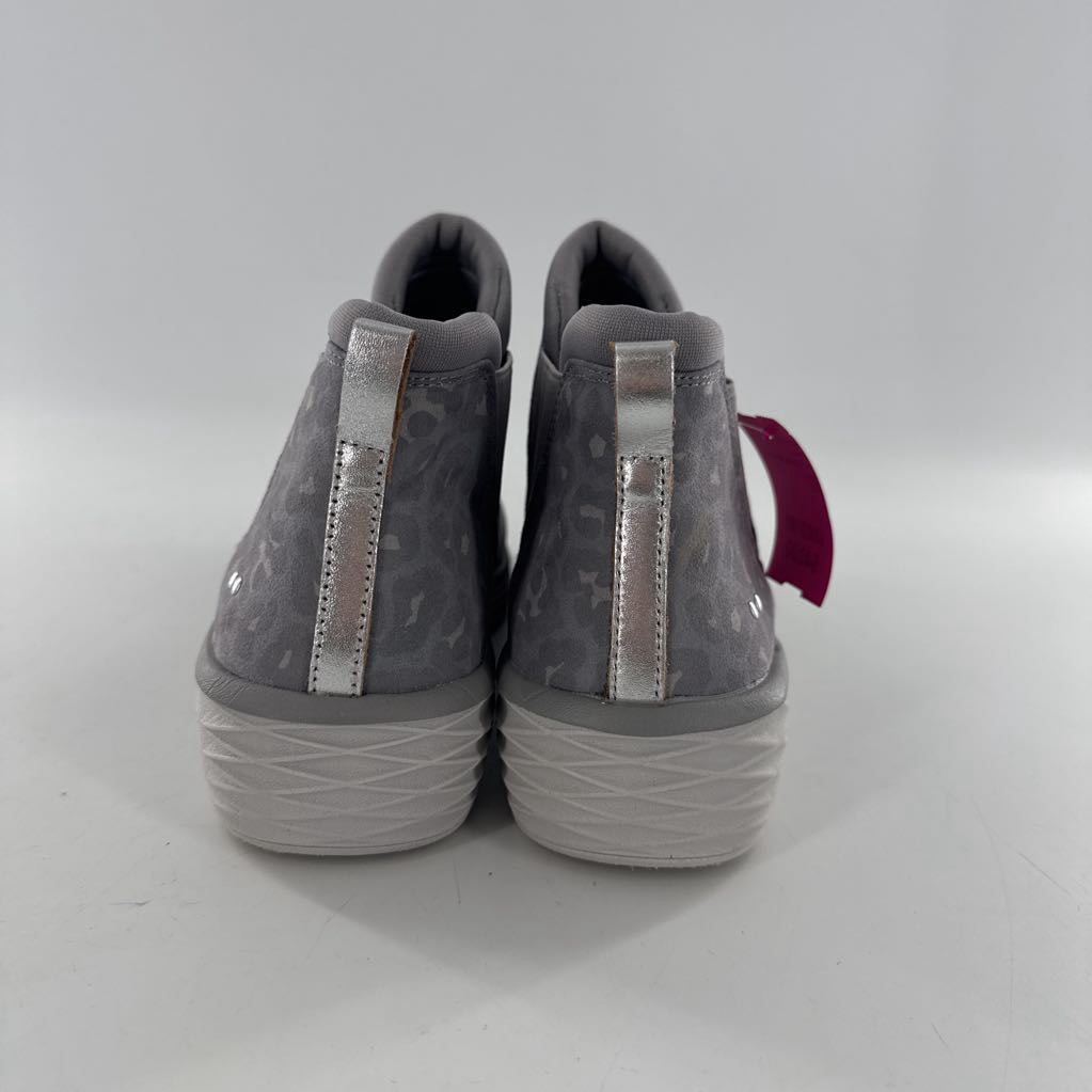 9.5 animal print slip-on bootie