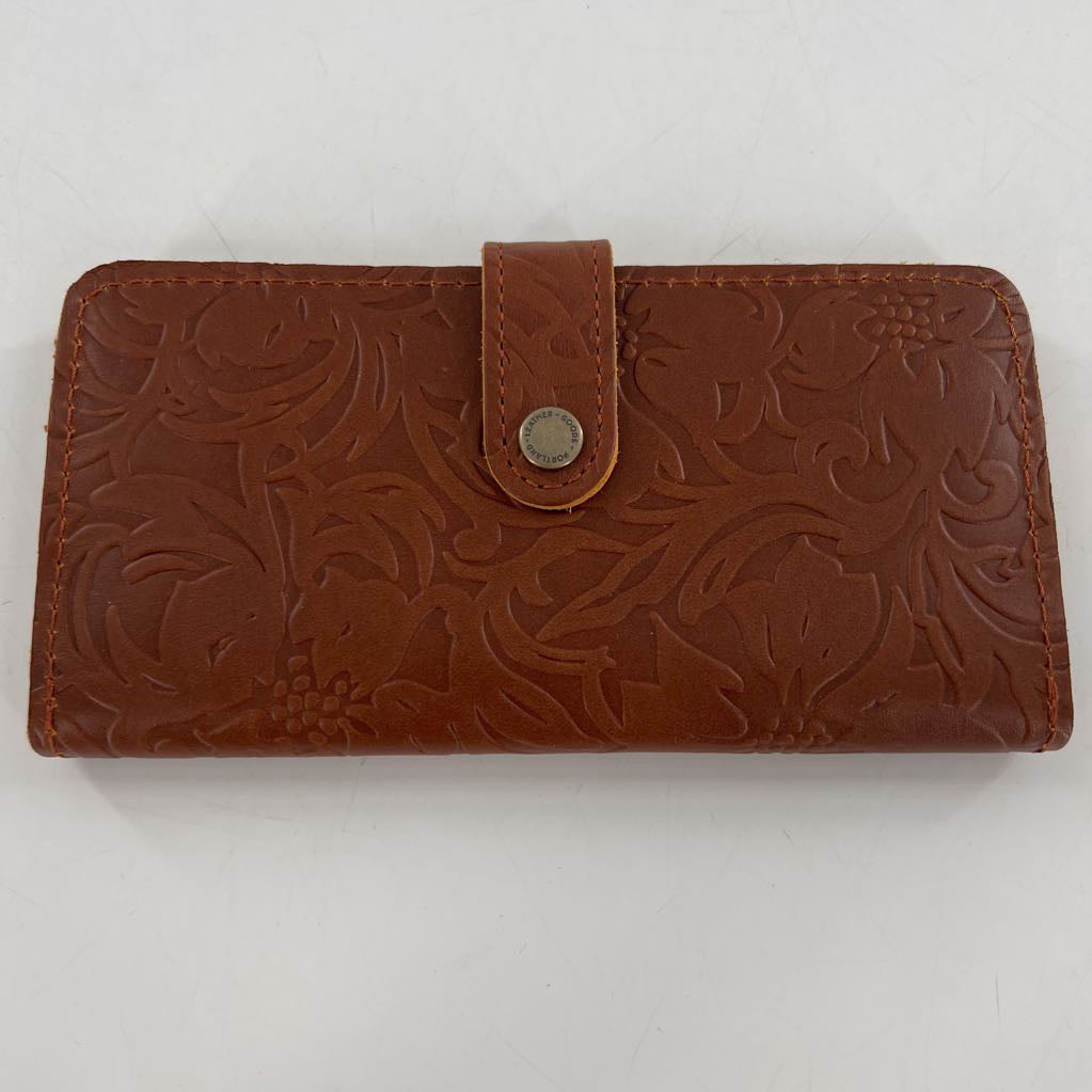 intricate floral & leaf print embossed bi-fold wallet