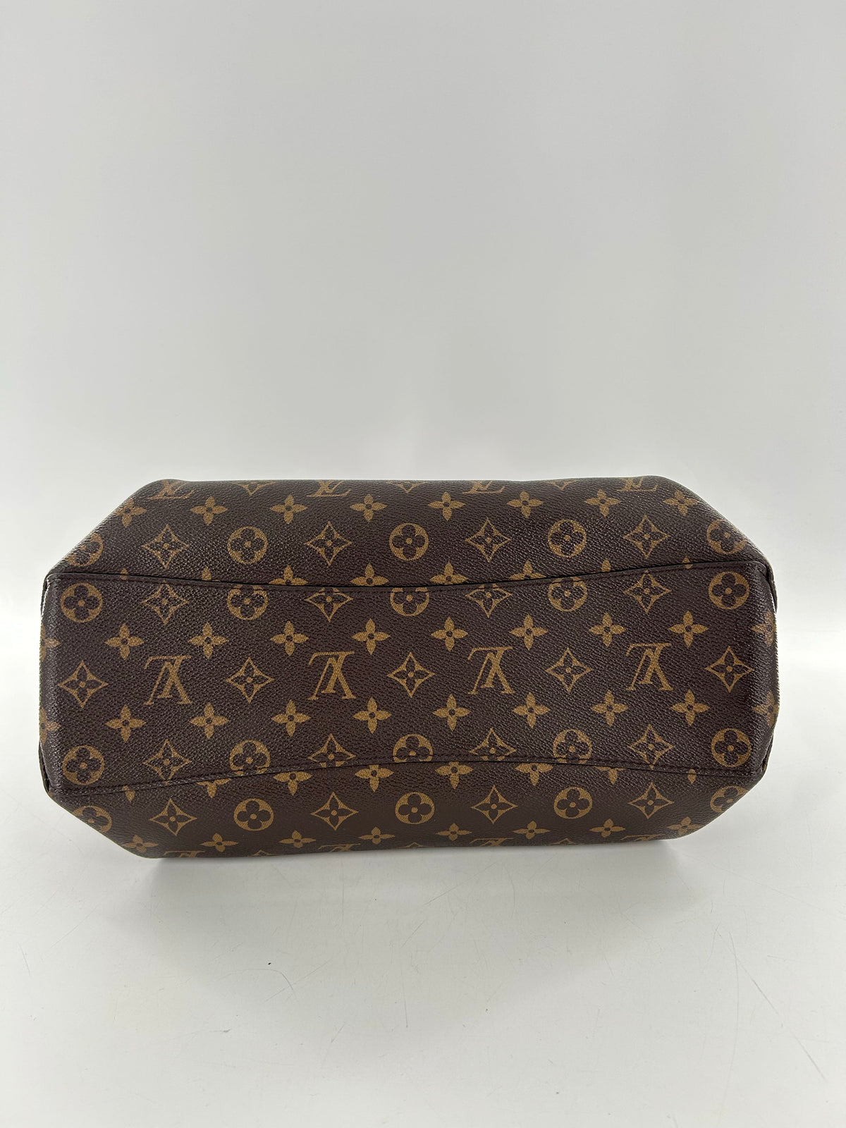 Monogram Rivoli MM