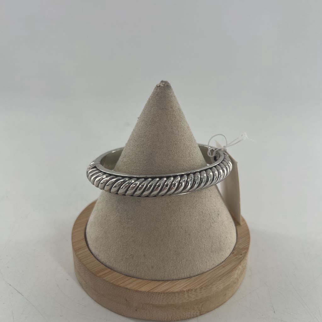 two-tone hinged bracelet