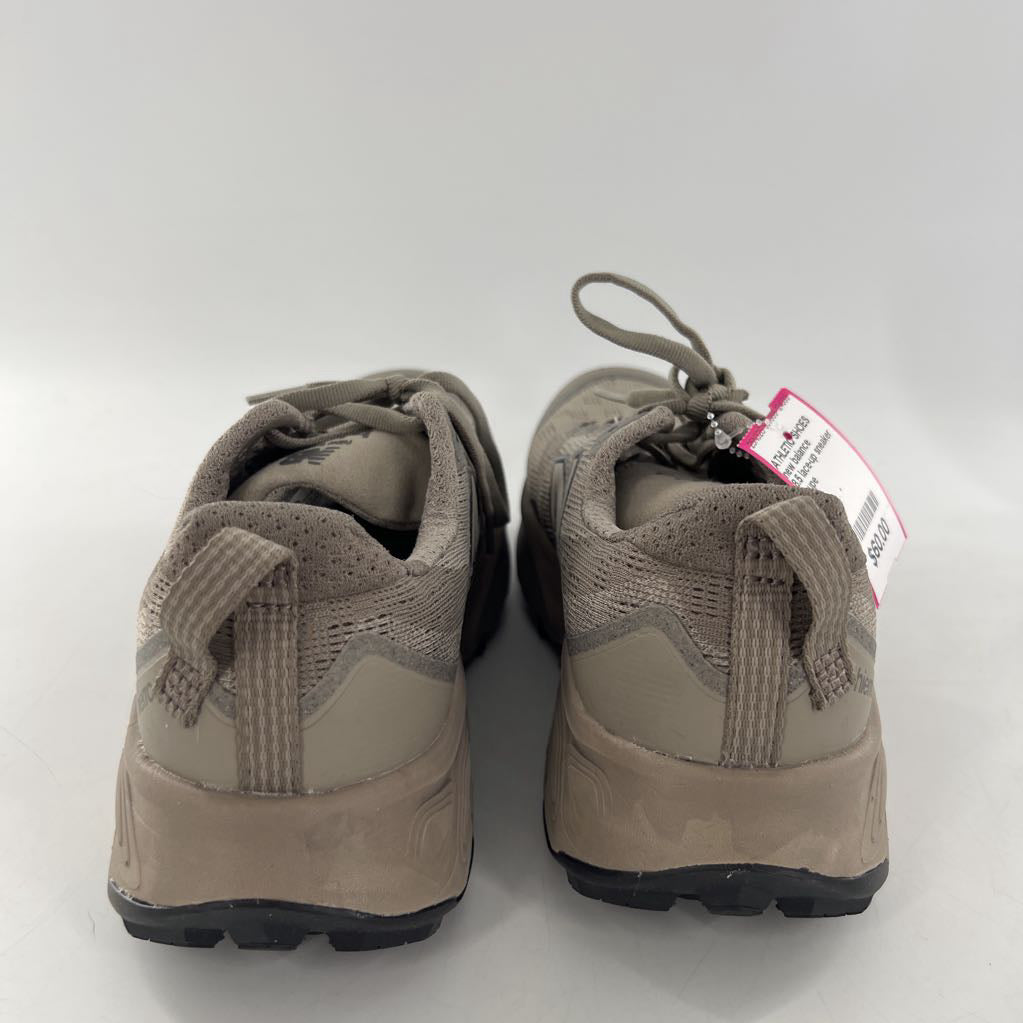 8.5 lace-up sneaker