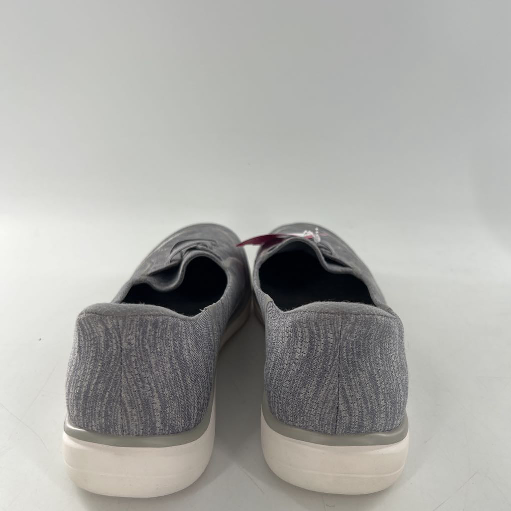8.5 slip-on sneaker