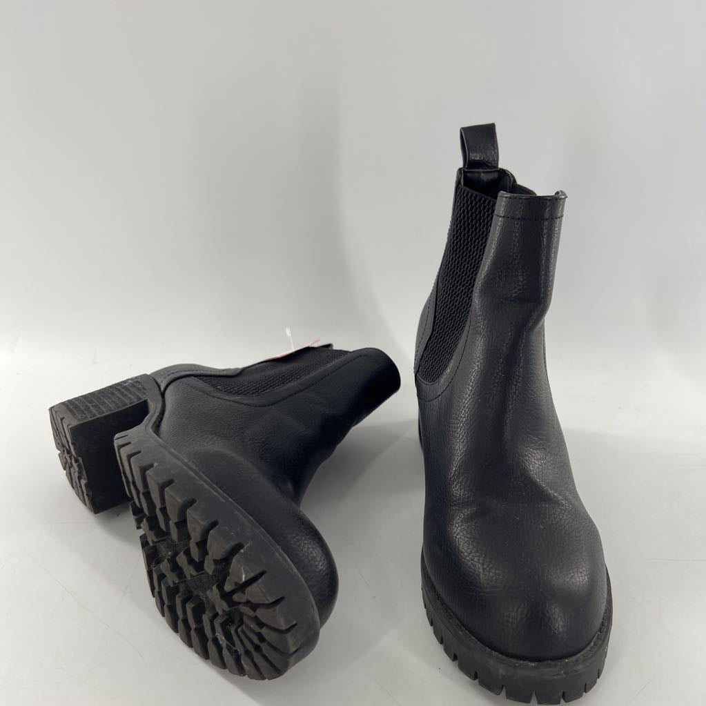 6.5 slip-on lug sole ankle boot