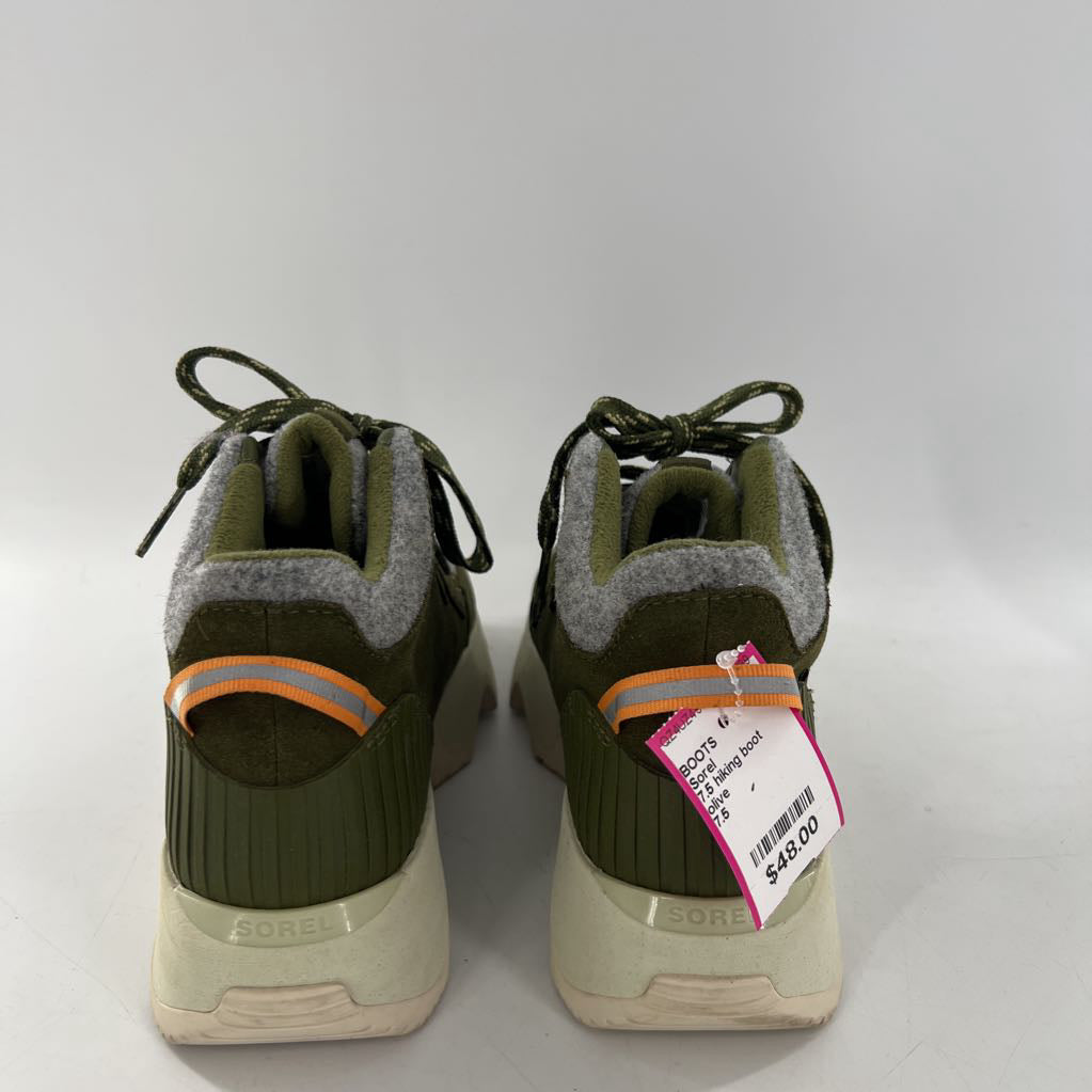 7.5 hiking boot