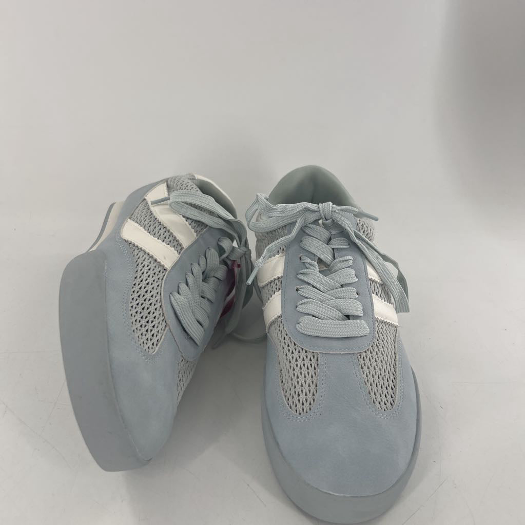 9.5 lace up mesh sneakers