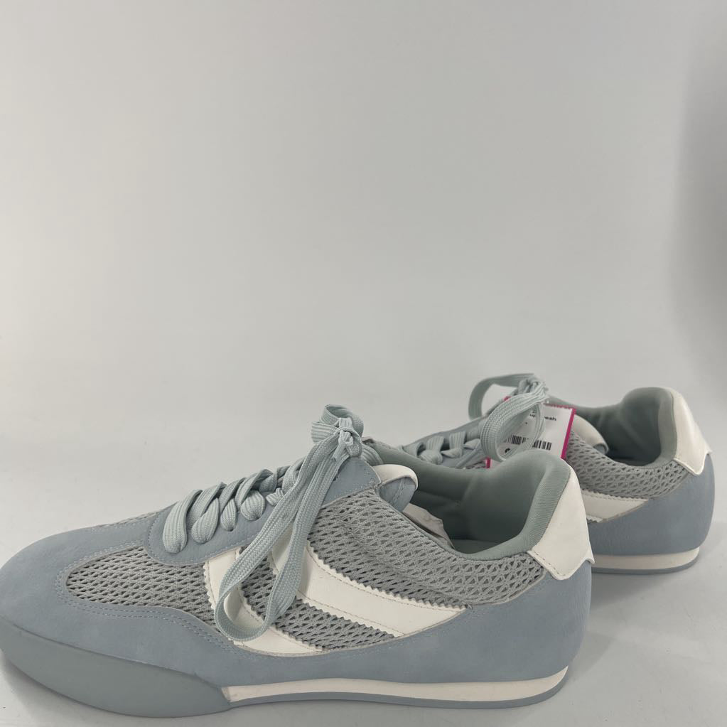 9.5 lace up mesh sneakers