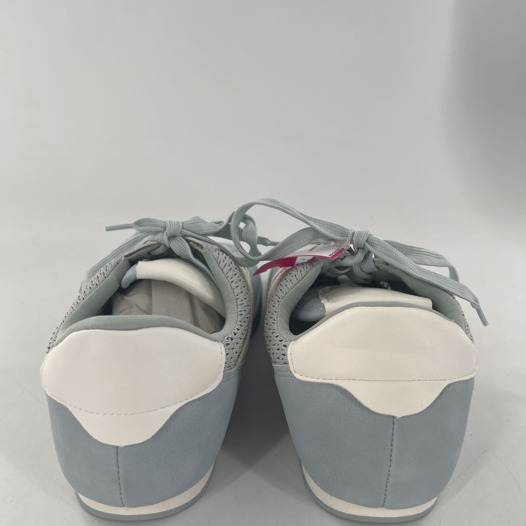 9.5 lace up mesh sneakers