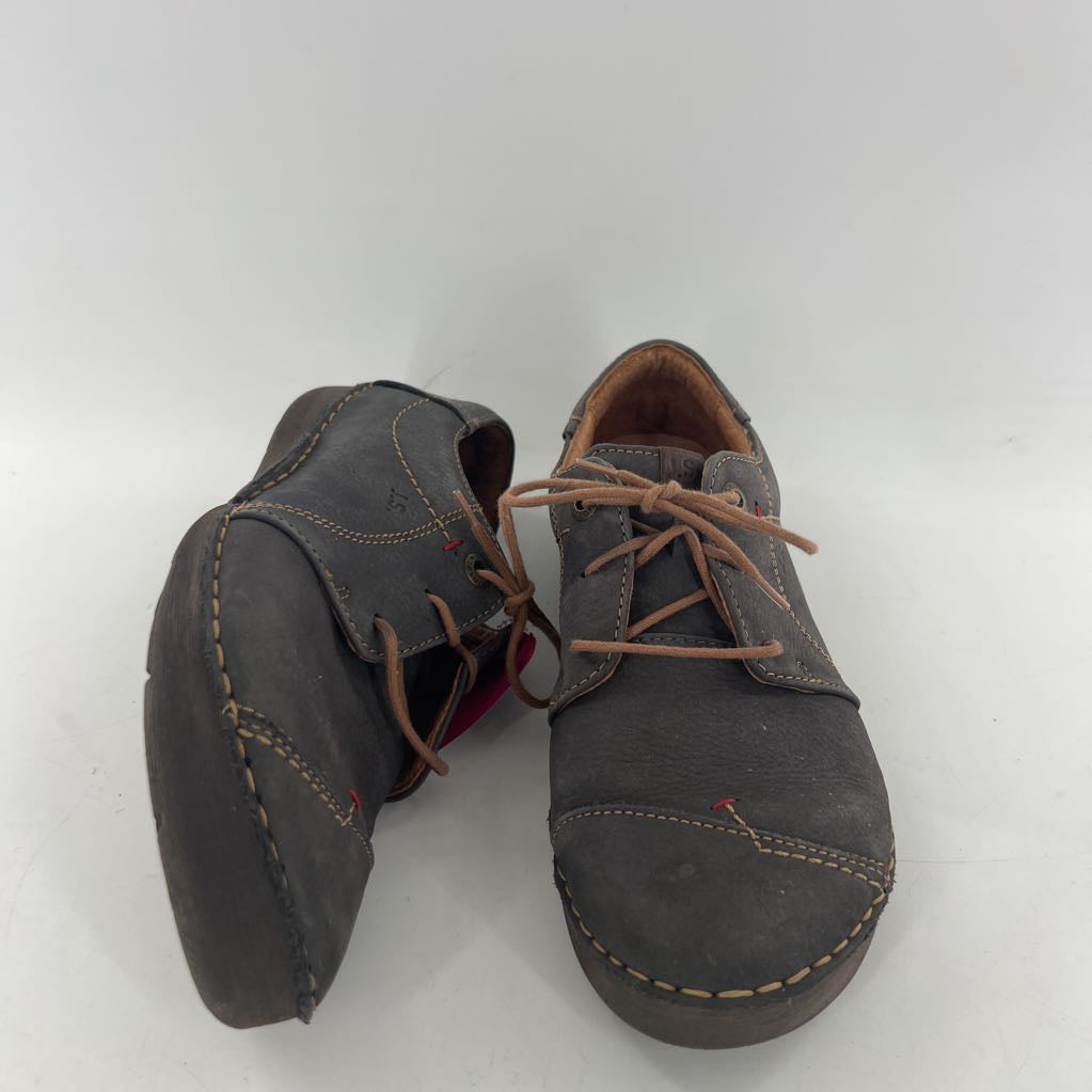 9/9.5 contrast stitching lace up loafers