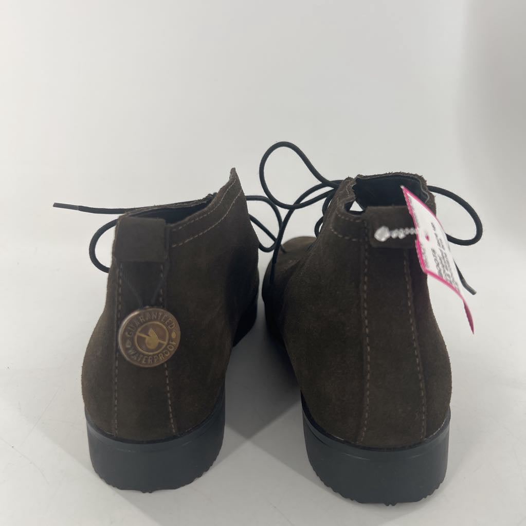 9.5 suded lace up ankle boots