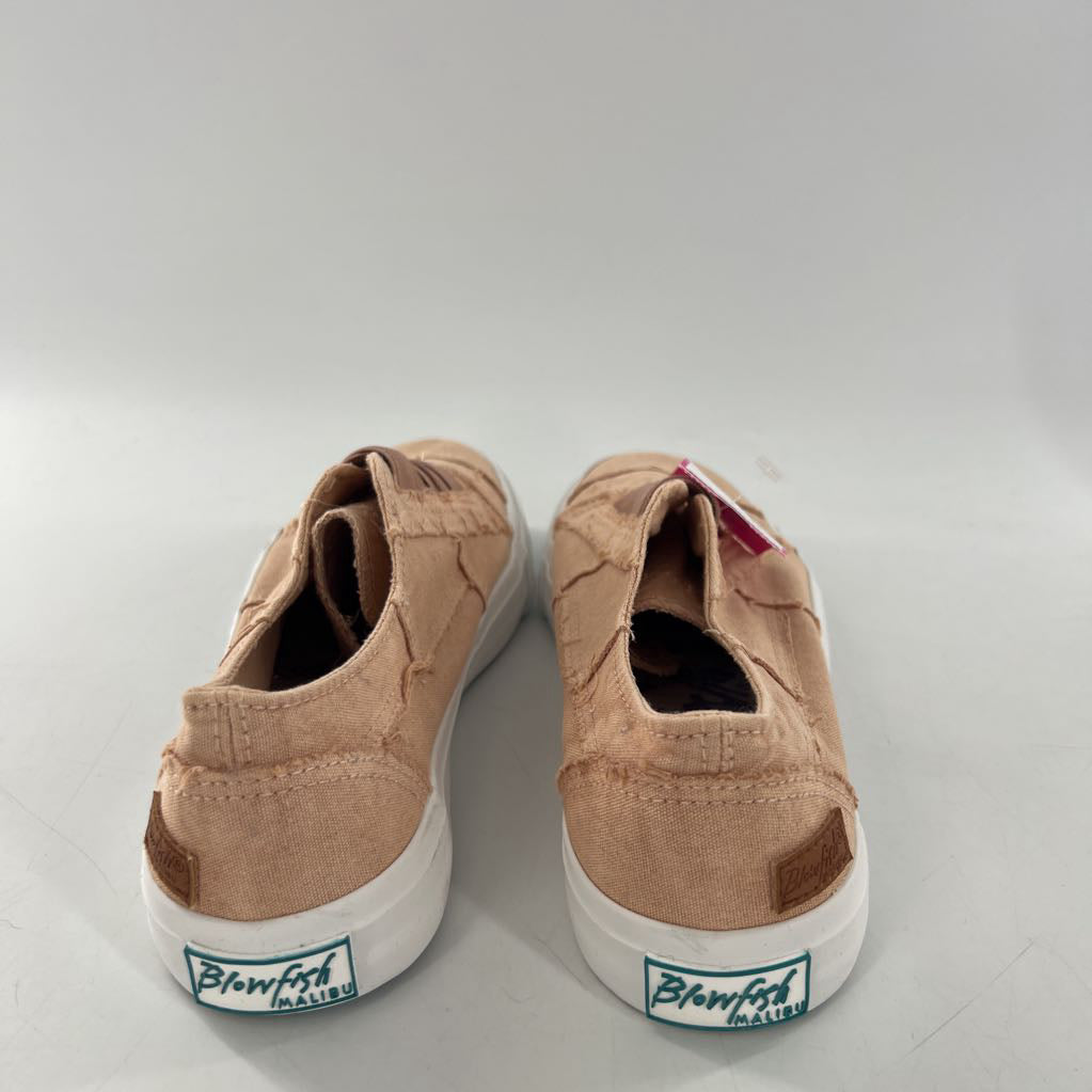 8.5 slip-on sneaker