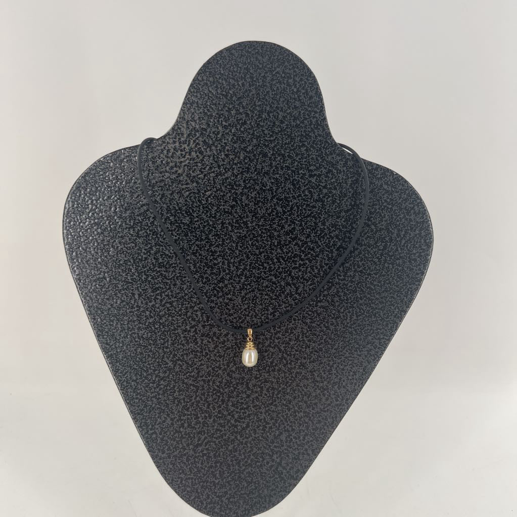 10" black cord necklace w/ pearl charm