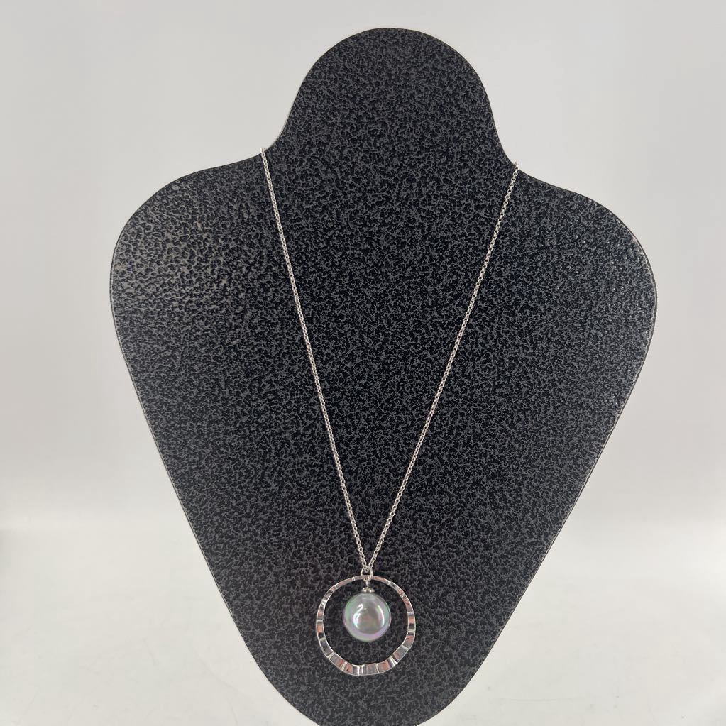 12" silver circle w/ pearl pendant necklace