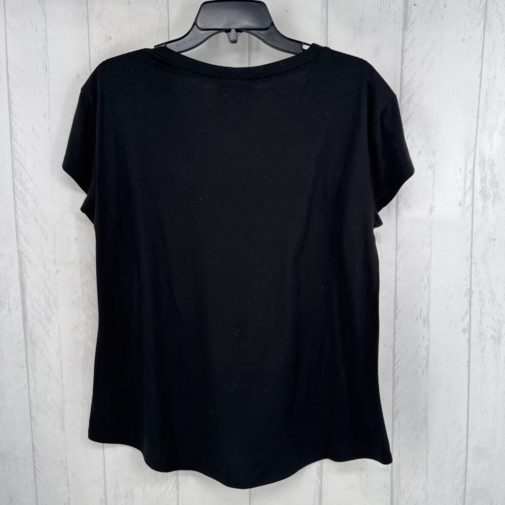 M v-neck grommet s/s top