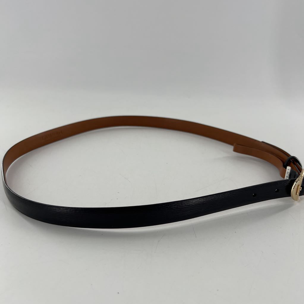 L black leather belt