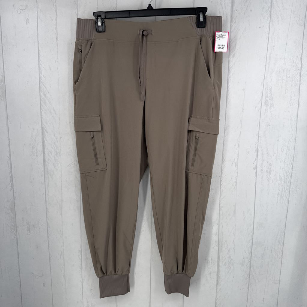 L pull-on joggers