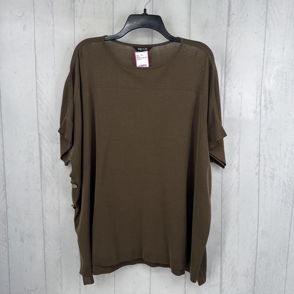 L button detail drop shoulder knit top