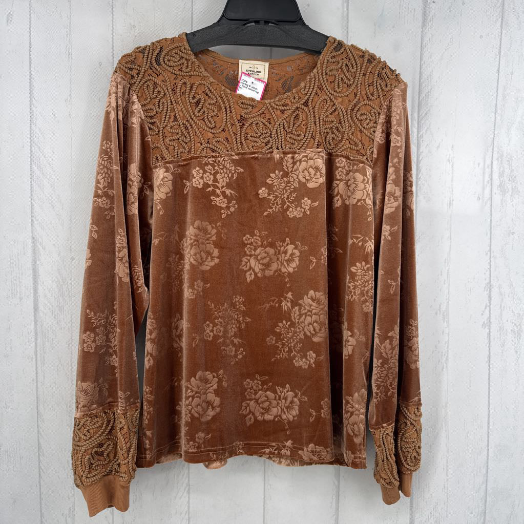 L floral velvet top w/ textured corded lace yoke