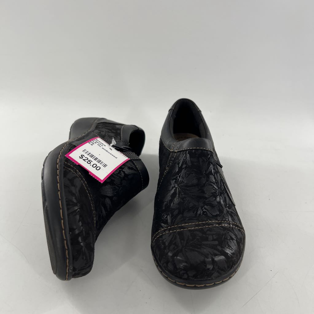 5.5 flo embossed slip-on shoe