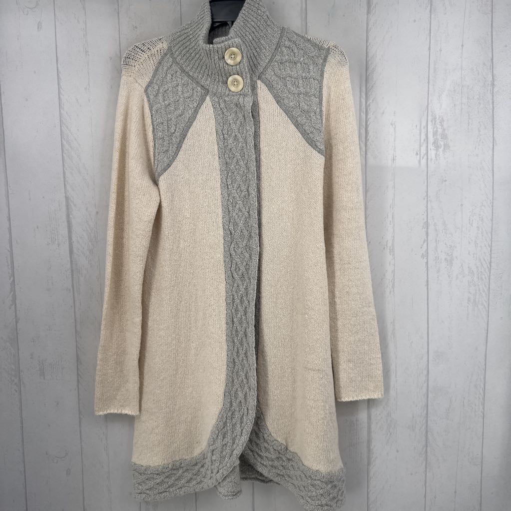 R129 M buttoned mock neck cardi