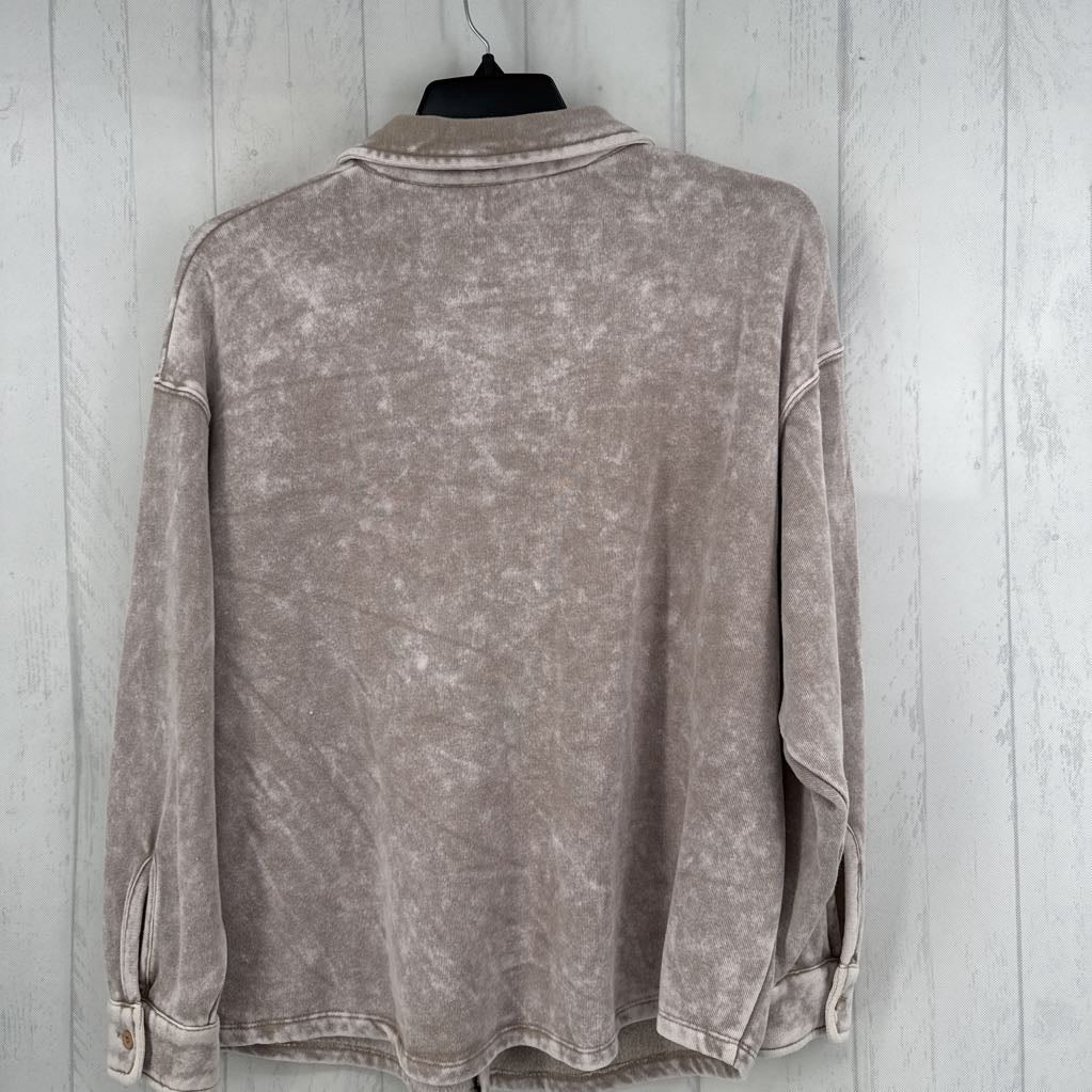 M Acid-wash button down l/s top