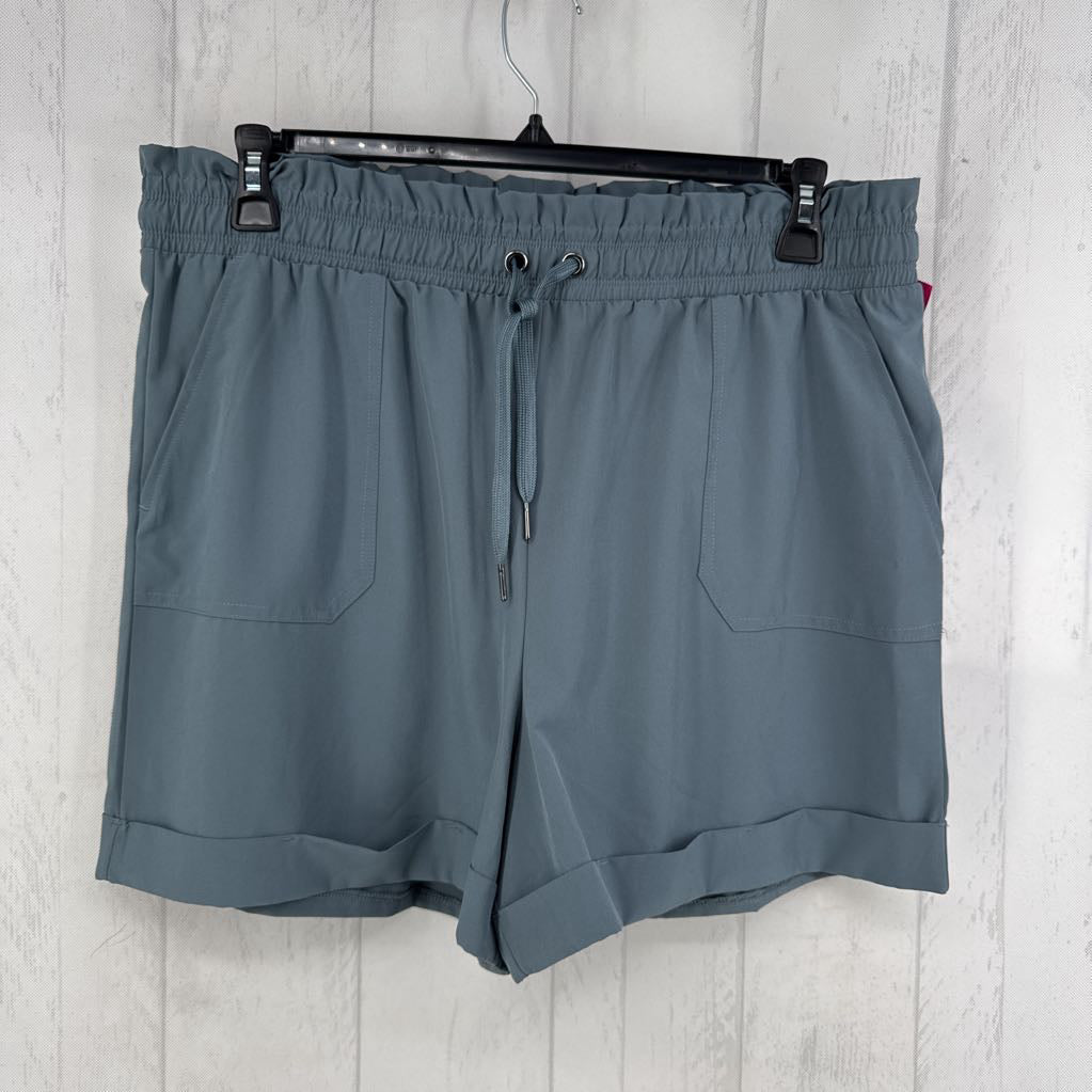 L pull-on shorts