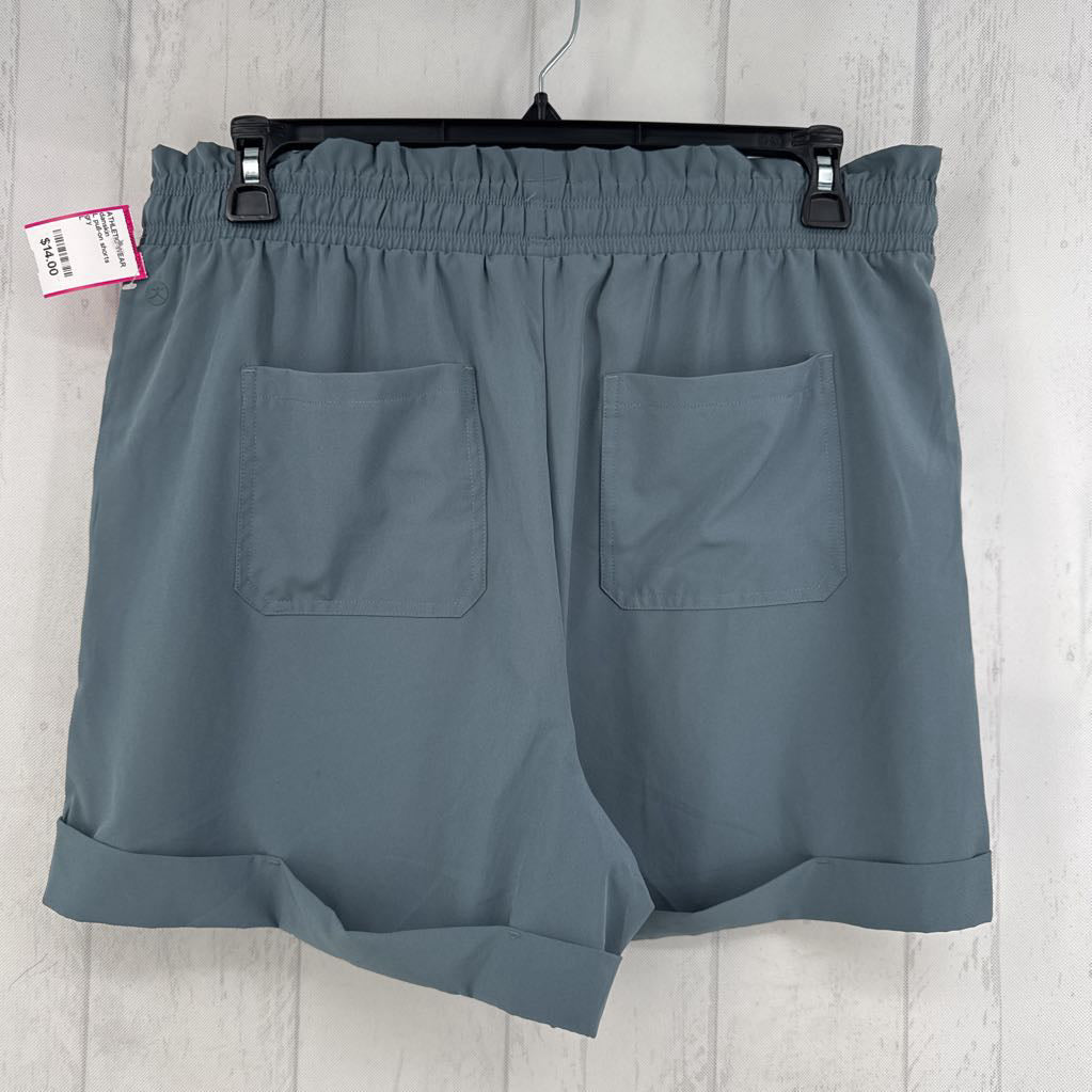 L pull-on shorts