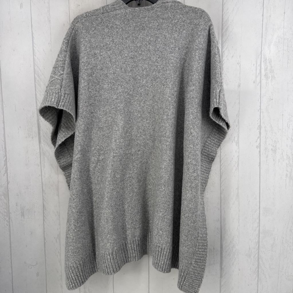 M/L cable knit ruana