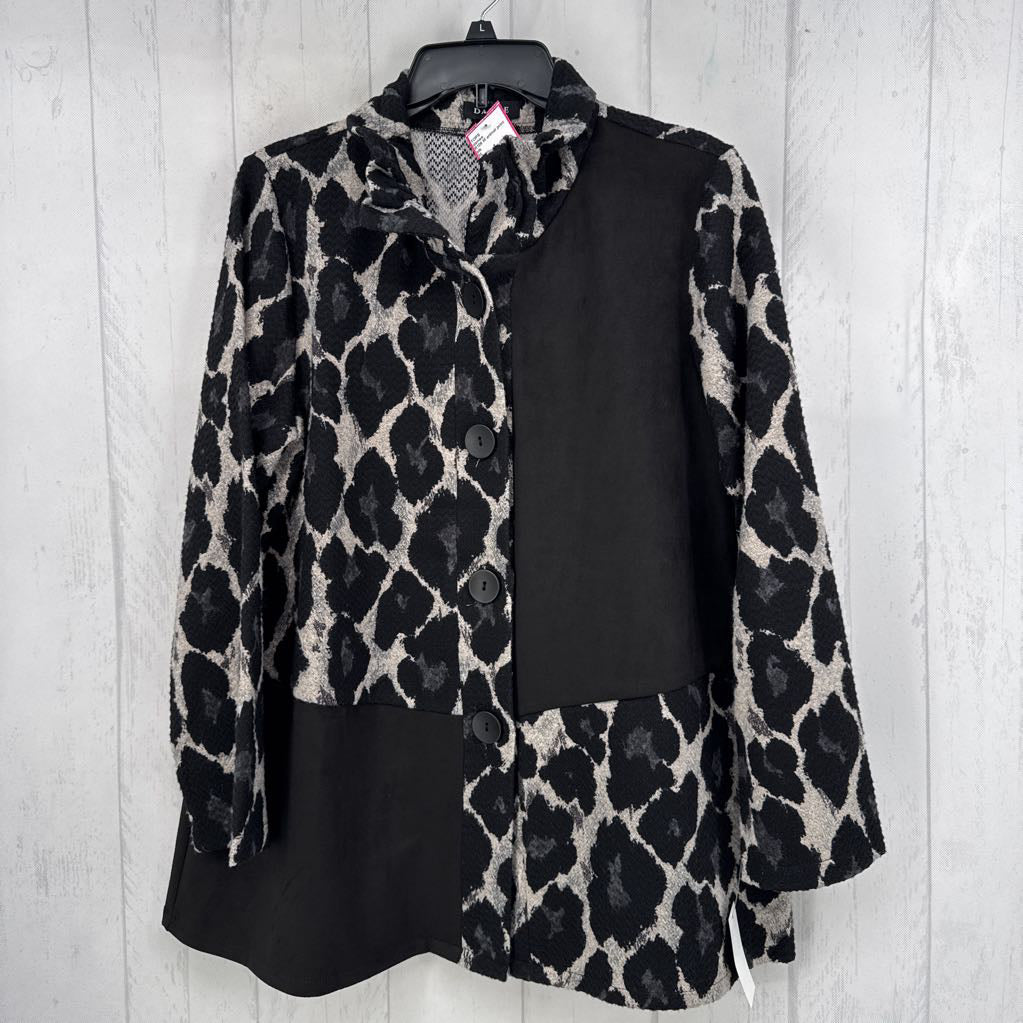 R126 M animal print button down l/s top