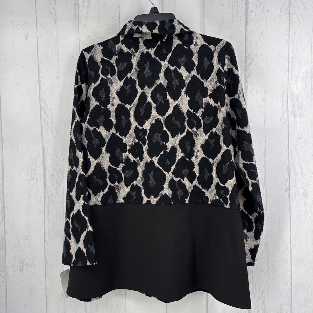 R126 M animal print button down l/s top