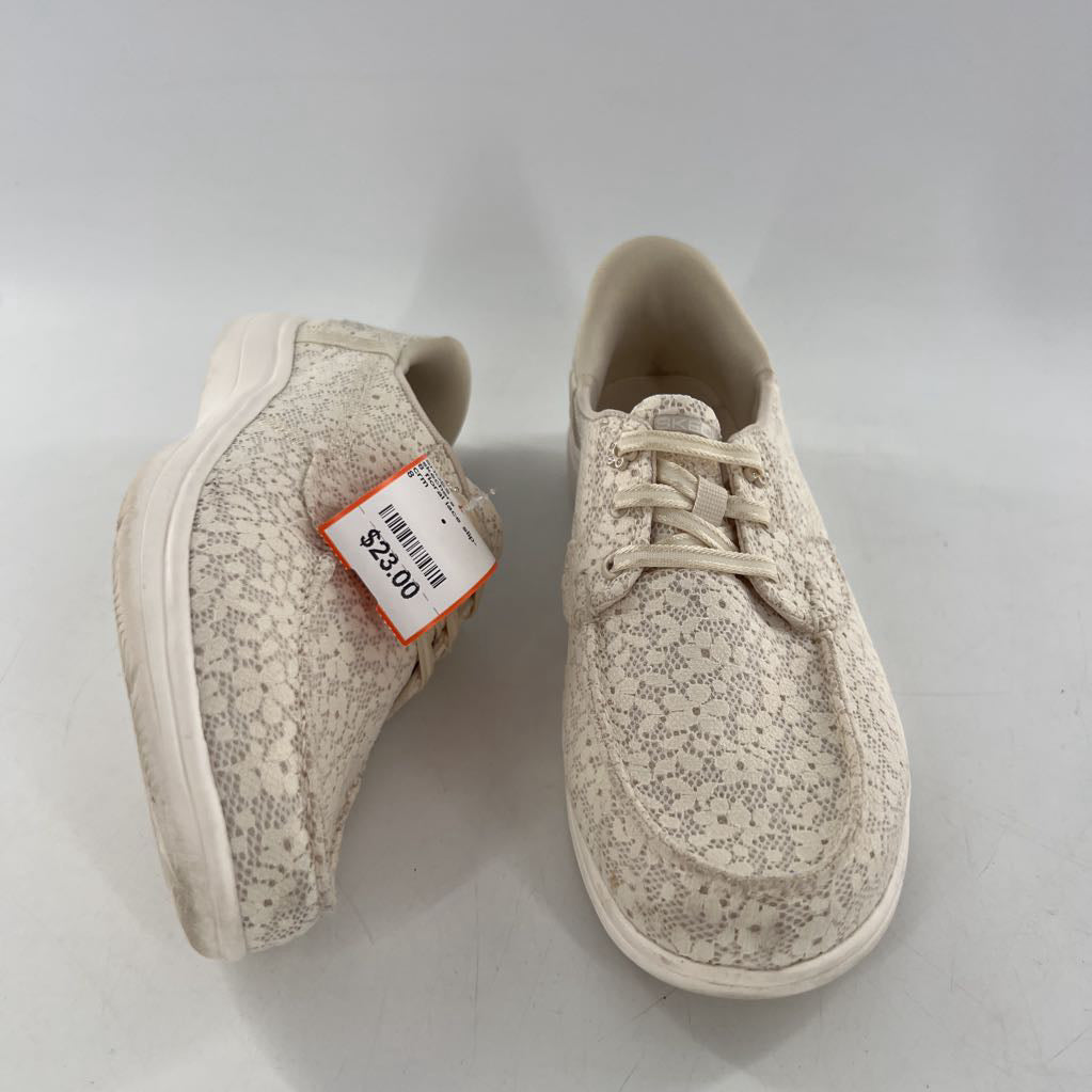 8 floral lace slip-ons